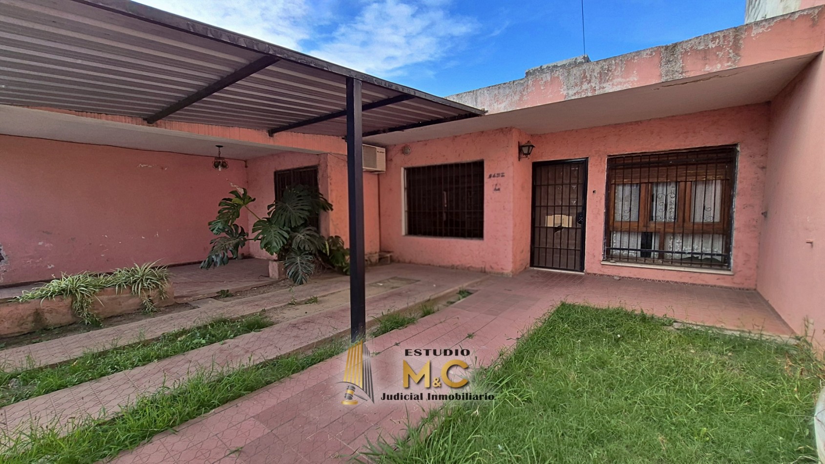 Casa de 235m en lote de 475m - B° Las Palmas