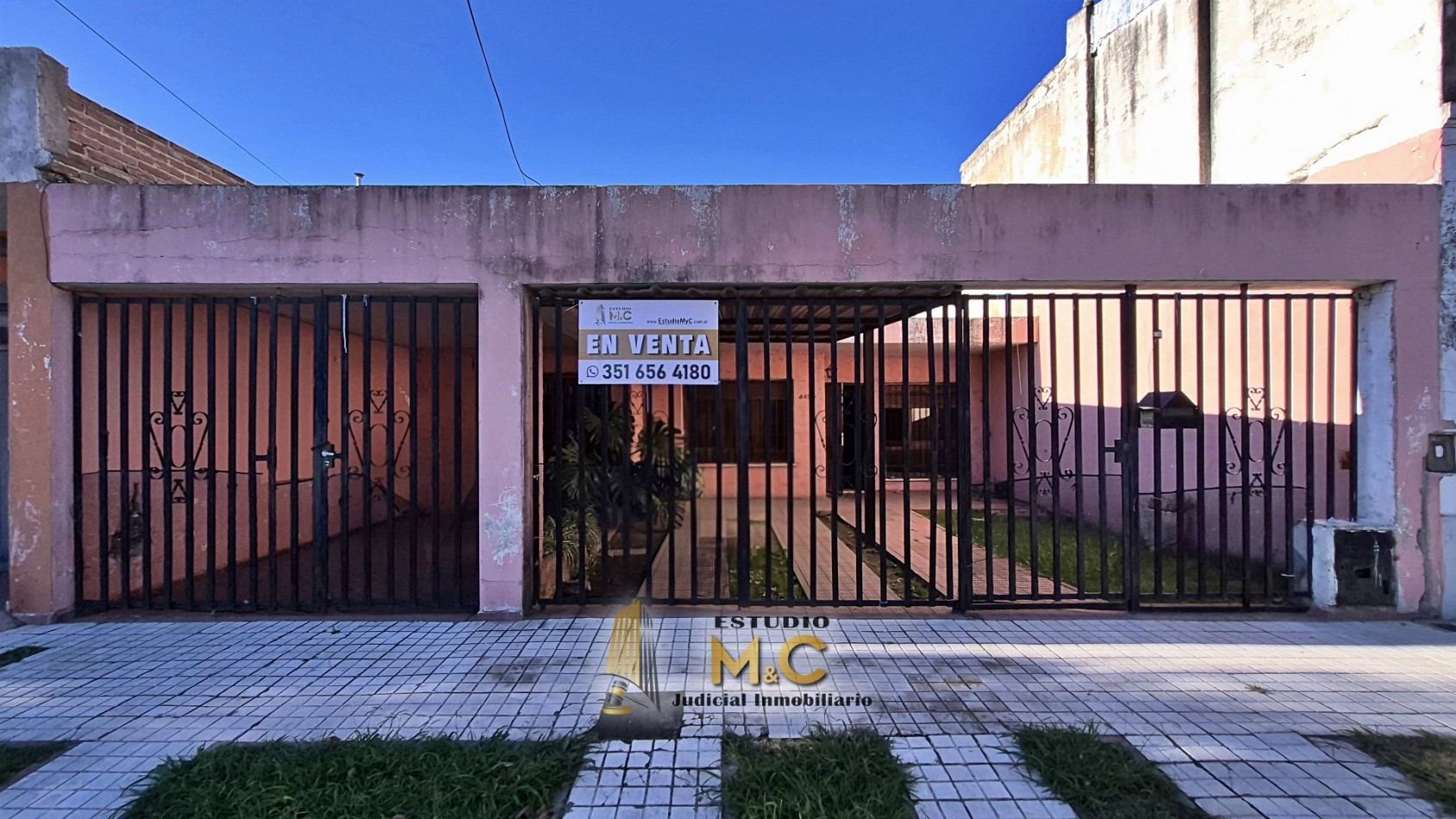 Casa de 235m en lote de 475m - B° Las Palmas