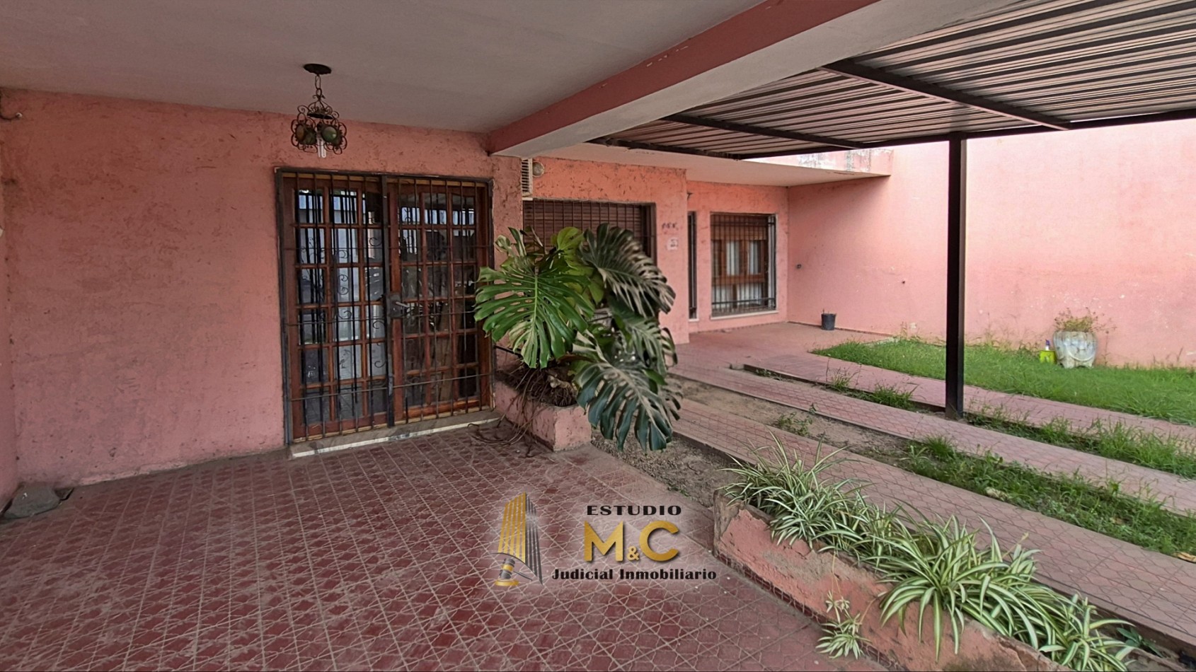 Casa de 235m en lote de 475m - B° Las Palmas