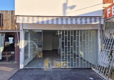 Alquilo Local Comercial de 60m - Recta Martinolli 7200 